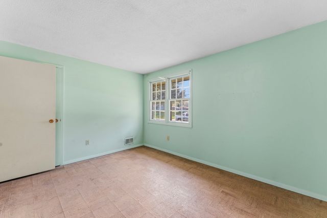 9 Lynnwood Ave, Swansea, MA 02777
