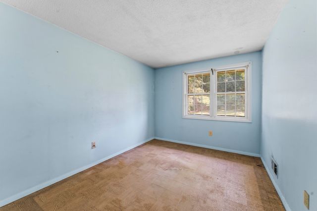 9 Lynnwood Ave, Swansea, MA 02777