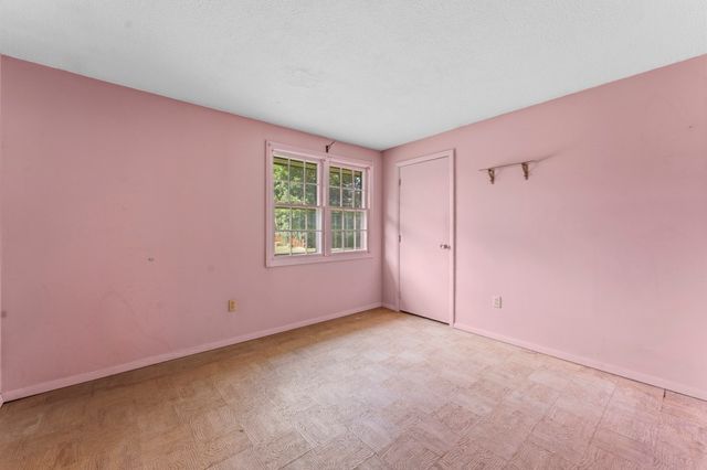9 Lynnwood Ave, Swansea, MA 02777
