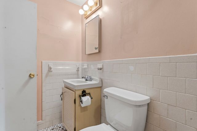 9 Lynnwood Ave, Swansea, MA 02777