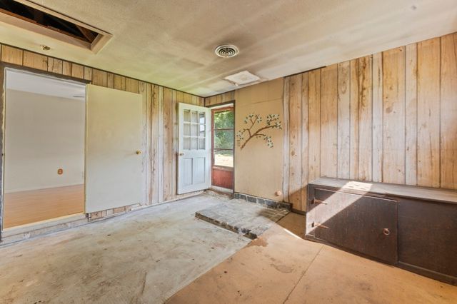 9 Lynnwood Ave, Swansea, MA 02777