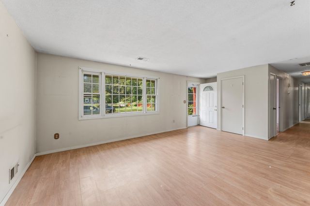 9 Lynnwood Ave, Swansea, MA 02777