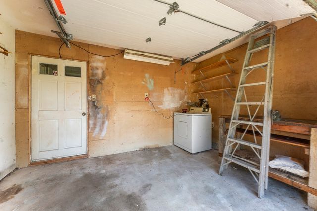 9 Lynnwood Ave, Swansea, MA 02777