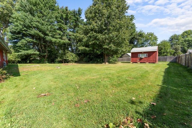 9 Lynnwood Ave, Swansea, MA 02777