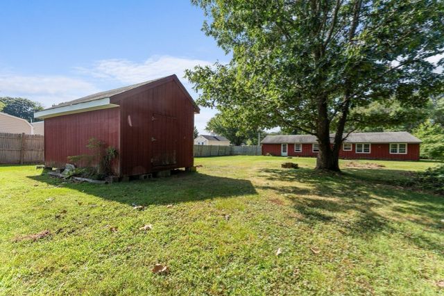 9 Lynnwood Ave, Swansea, MA 02777