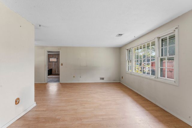 9 Lynnwood Ave, Swansea, MA 02777