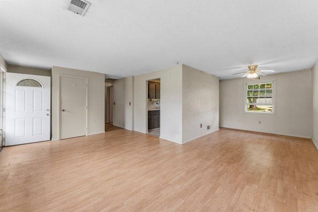 9 Lynnwood Ave, Swansea, MA 02777