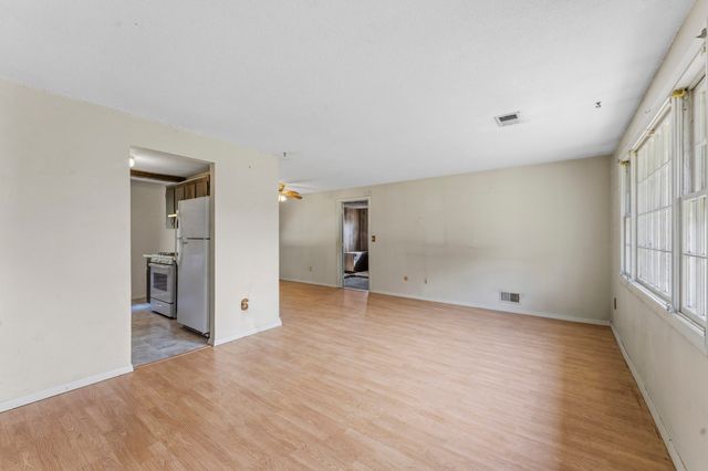 9 Lynnwood Ave, Swansea, MA 02777