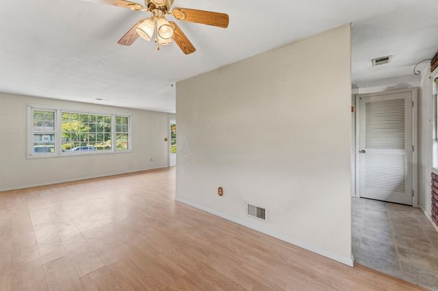 9 Lynnwood Ave, Swansea, MA 02777