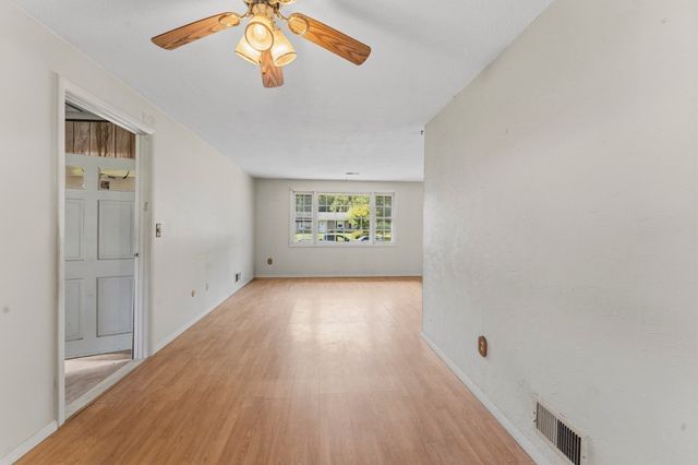 9 Lynnwood Ave, Swansea, MA 02777