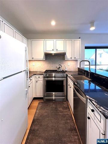 612 West Ridge Mews, Wood Ridge, NJ 07075