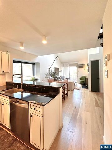 612 West Ridge Mews, Wood Ridge, NJ 07075