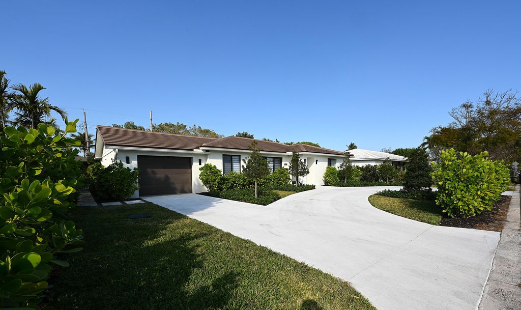 333 Alhambra Place, West Palm Beach, FL 33405