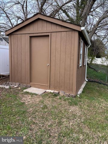 10810 HOLLAWAY DR, Upper Marlboro, MD 20772