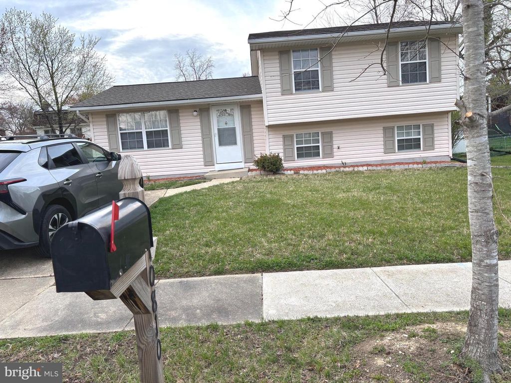 10810 HOLLAWAY DR, Upper Marlboro, MD 20772