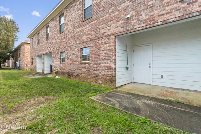 103 Armand Oaks, Ocean Springs, MS 39564