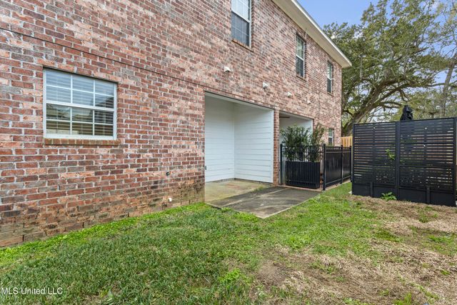 103 Armand Oaks, Ocean Springs, MS 39564