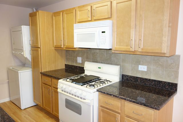 300 Meadow Court 300, Vernon Hills, IL 60061