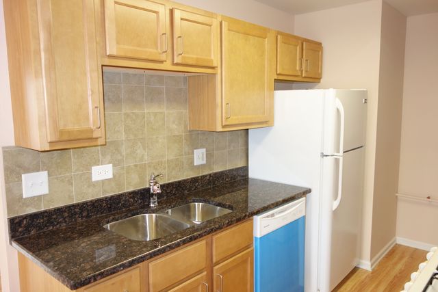 300 Meadow Court 300, Vernon Hills, IL 60061