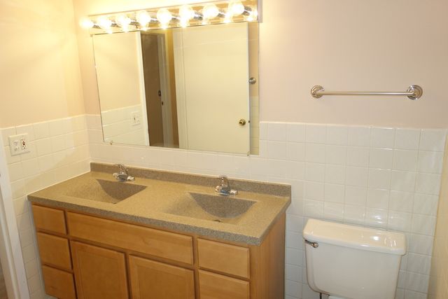 300 Meadow Court 300, Vernon Hills, IL 60061