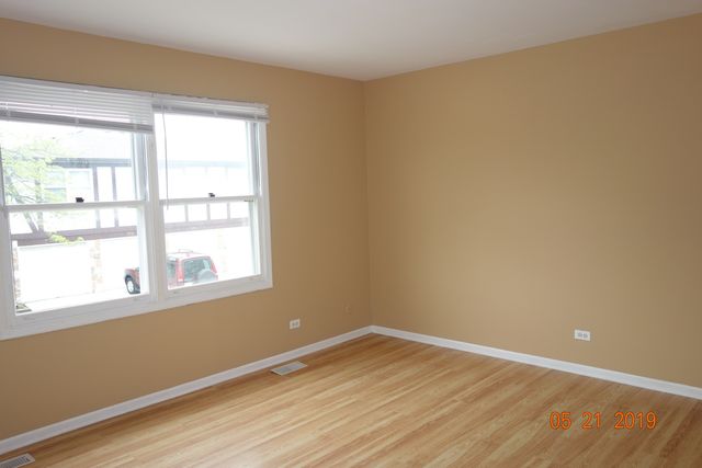 300 Meadow Court 300, Vernon Hills, IL 60061