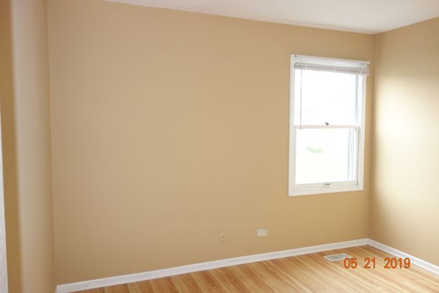 300 Meadow Court 300, Vernon Hills, IL 60061