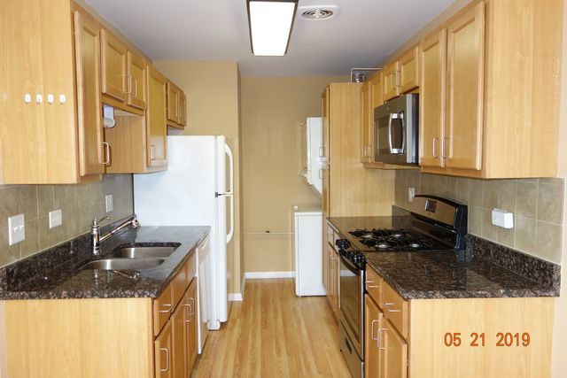 300 Meadow Court 300, Vernon Hills, IL 60061