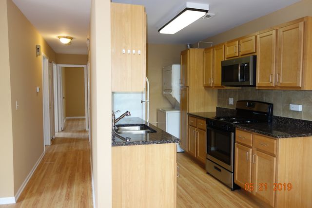 300 Meadow Court 300, Vernon Hills, IL 60061