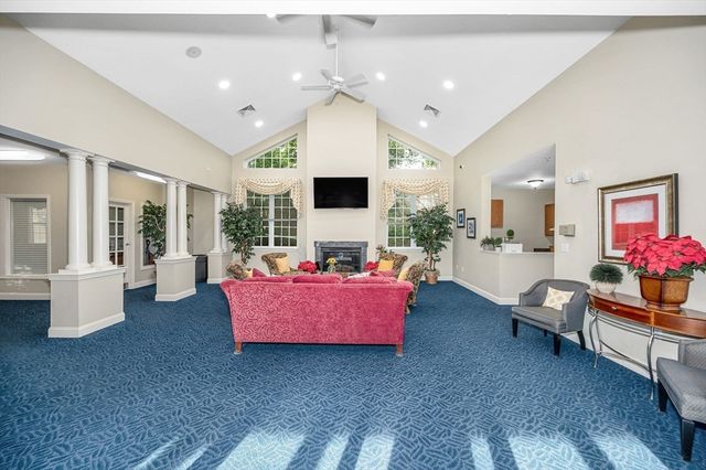 21 Hampshire Rd 215, Methuen, MA 01844