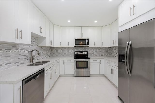 5727 Harrison St, Hollywood, FL 33023