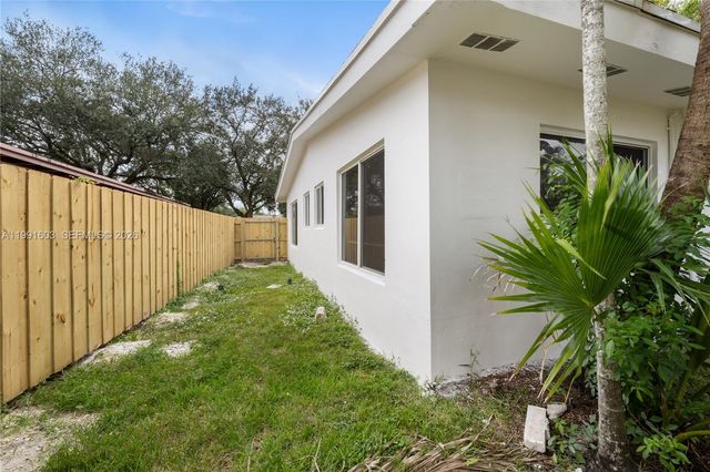 5727 Harrison St, Hollywood, FL 33023