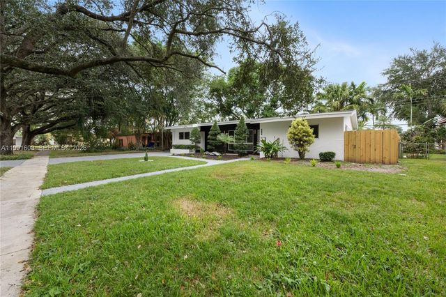 5727 Harrison St, Hollywood, FL 33023