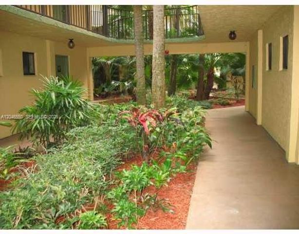 8075 SW 107th Ave 305, Miami, FL 33173