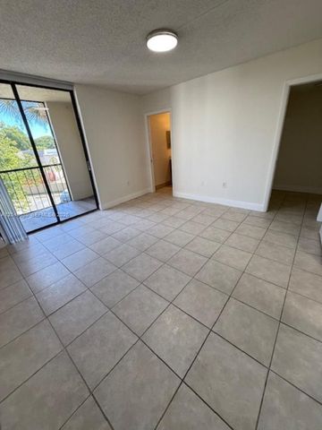 8075 SW 107th Ave 305, Miami, FL 33173