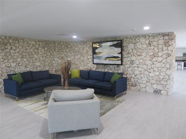 8075 SW 107th Ave 305, Miami, FL 33173