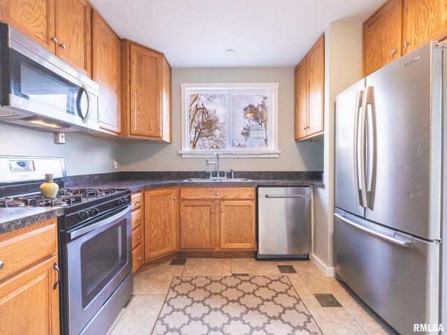 1401 S 6TH Street, Pekin, IL 61554