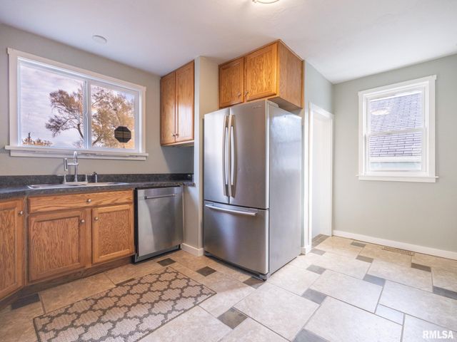 1401 S 6TH Street, Pekin, IL 61554