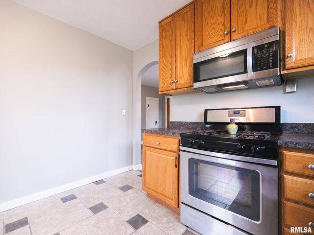 1401 S 6TH Street, Pekin, IL 61554