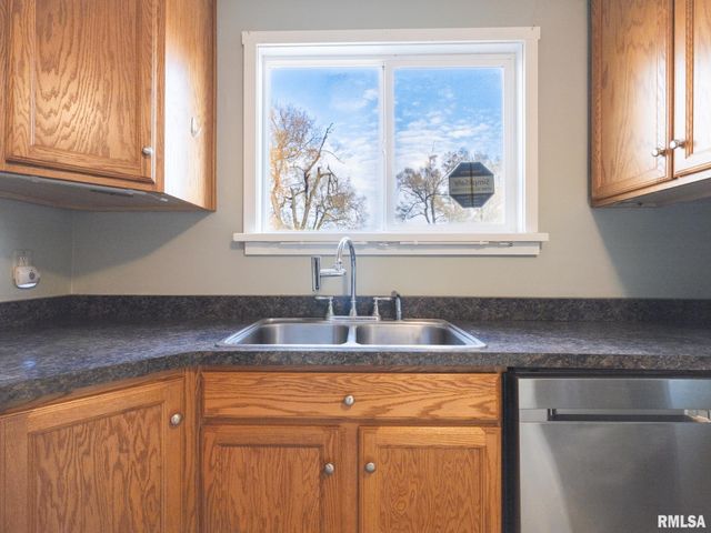 1401 S 6TH Street, Pekin, IL 61554