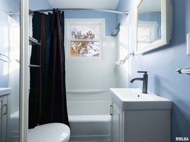 1401 S 6TH Street, Pekin, IL 61554