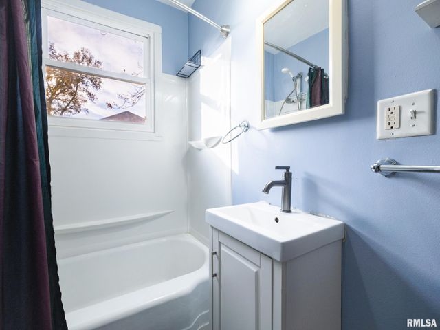 1401 S 6TH Street, Pekin, IL 61554