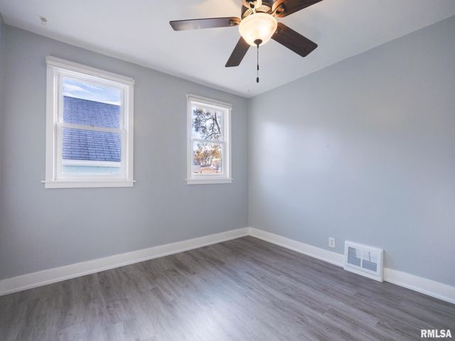 1401 S 6TH Street, Pekin, IL 61554