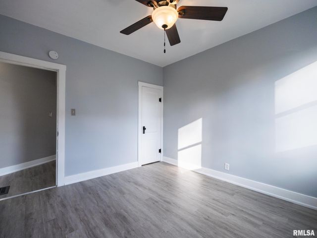 1401 S 6TH Street, Pekin, IL 61554