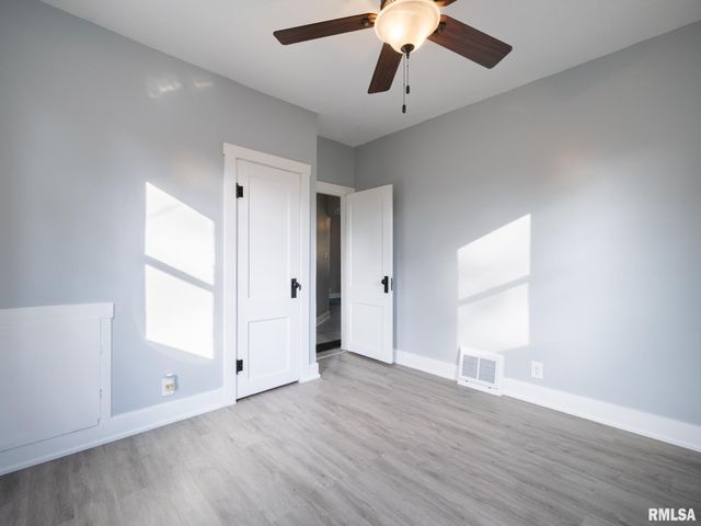 1401 S 6TH Street, Pekin, IL 61554