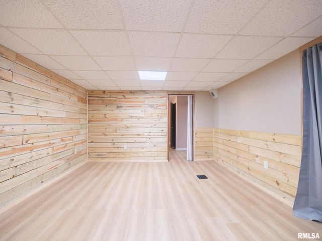 1401 S 6TH Street, Pekin, IL 61554