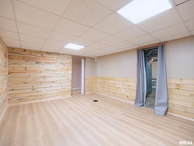 1401 S 6TH Street, Pekin, IL 61554