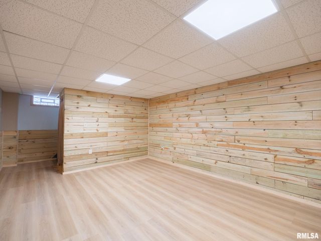 1401 S 6TH Street, Pekin, IL 61554