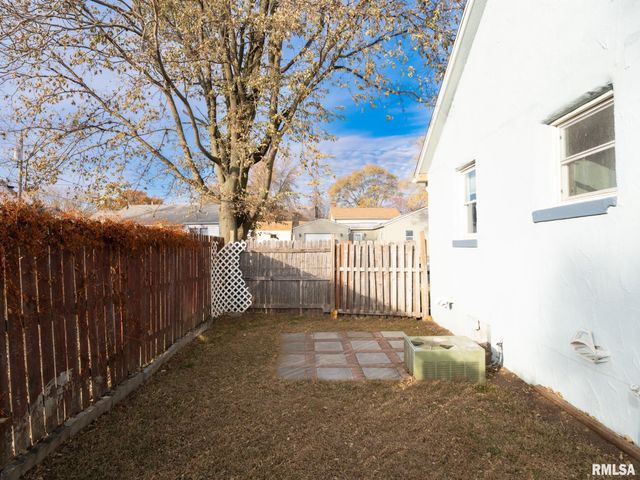 1401 S 6TH Street, Pekin, IL 61554