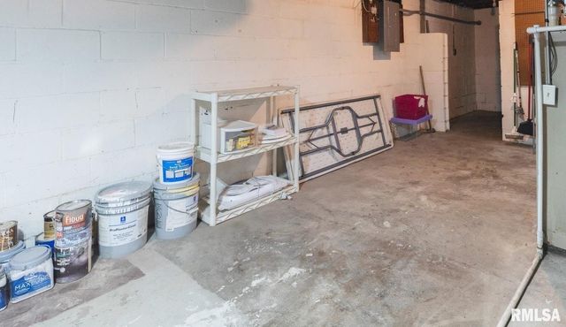 1401 S 6TH Street, Pekin, IL 61554