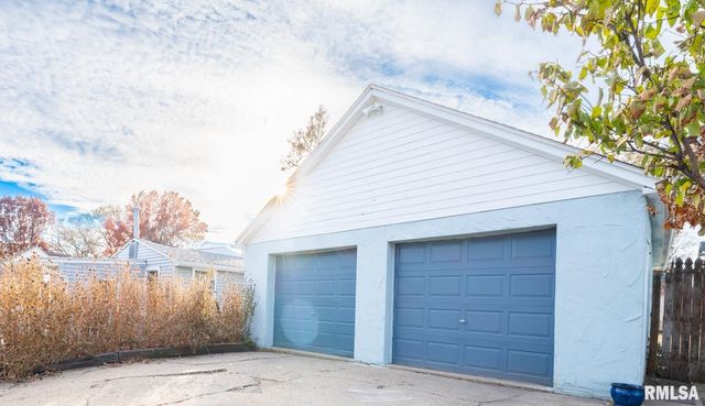 1401 S 6TH Street, Pekin, IL 61554